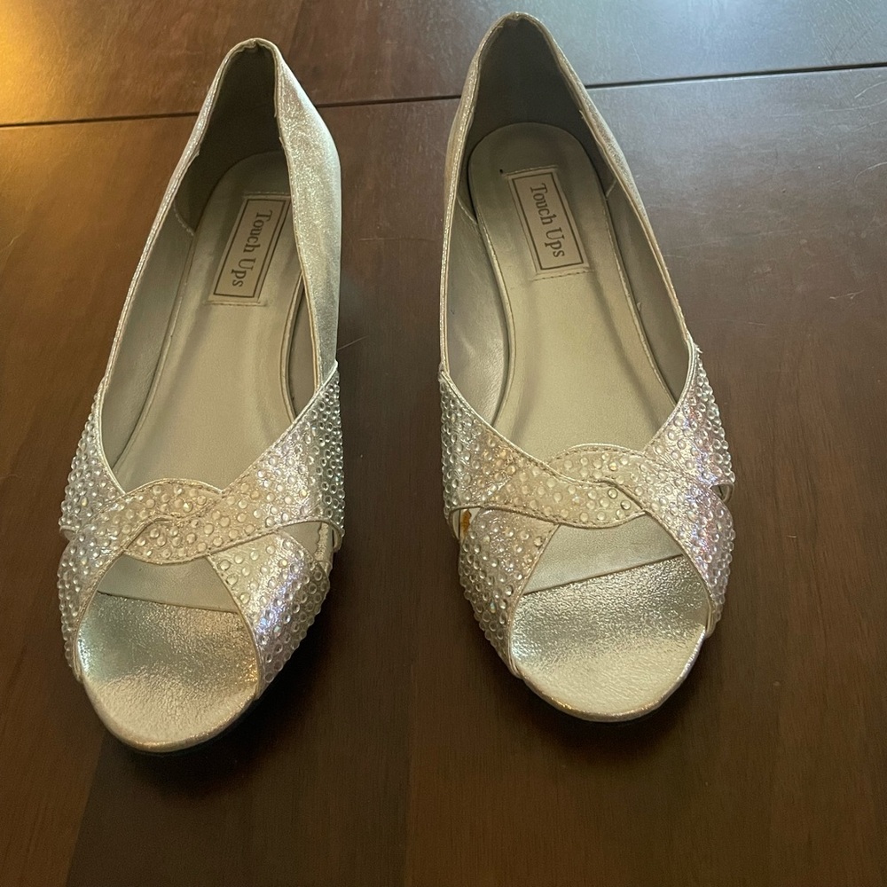 Touch Ups Women's Silver Peep Toe Flats
